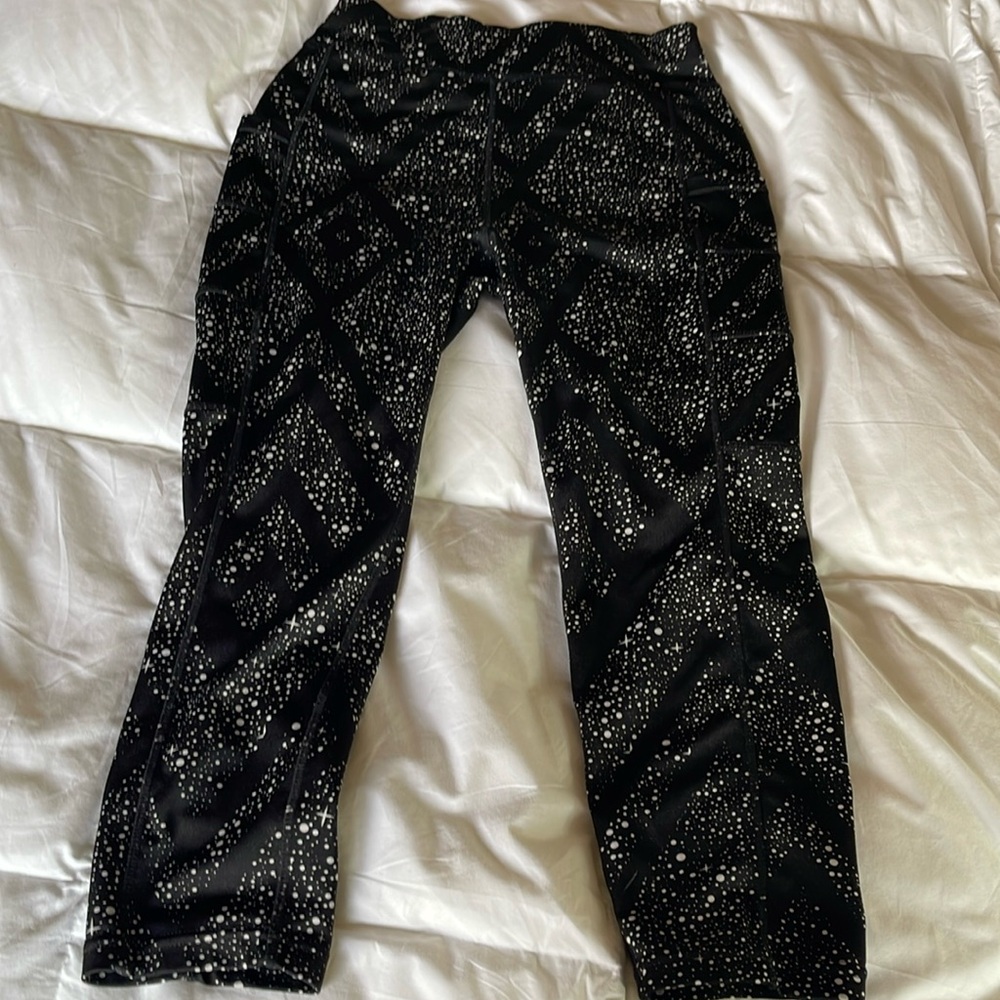 Women’s Black and White Workout Capris with Pockets